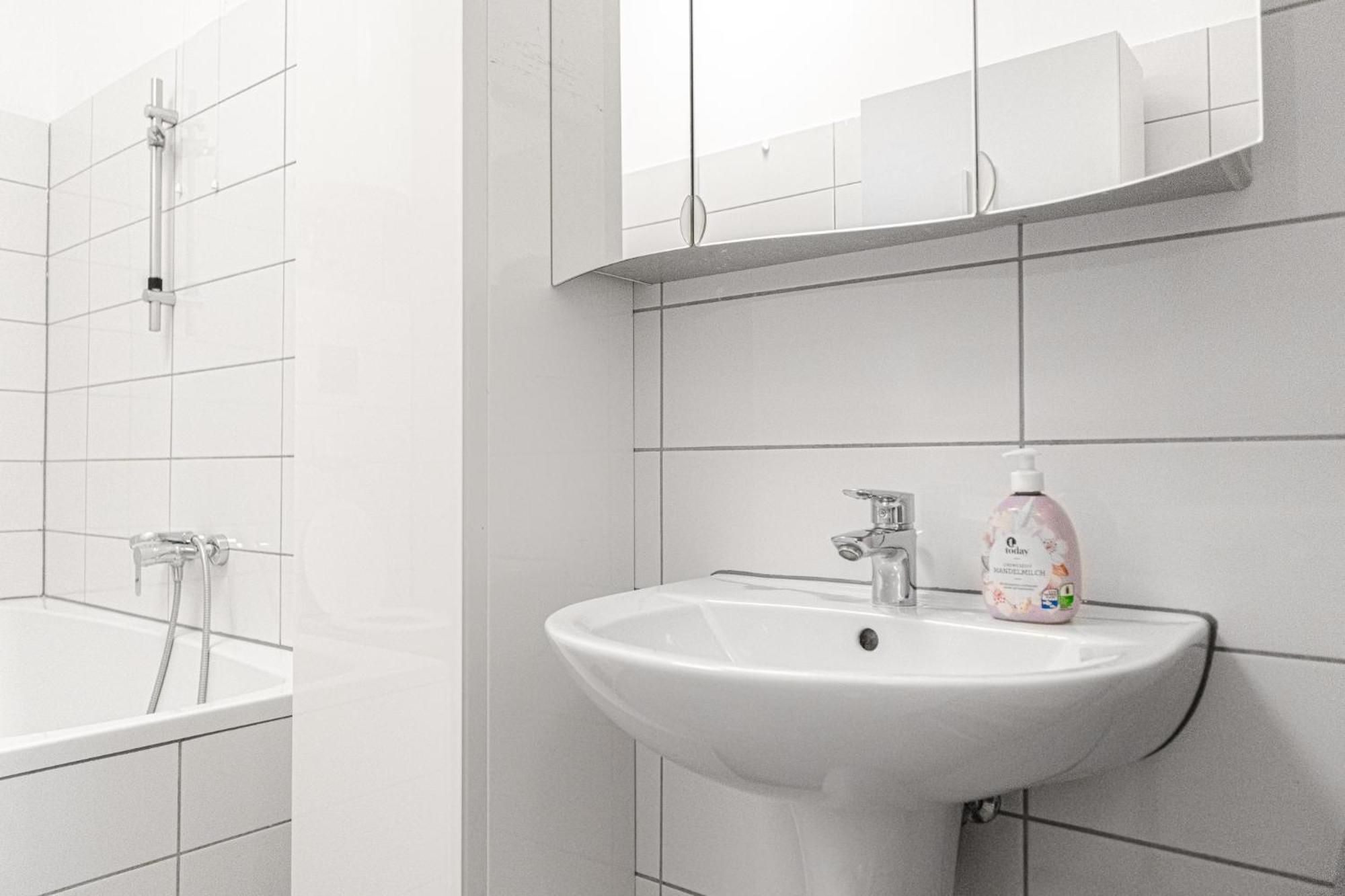Lovely 2br Shared Apartment, Enkplatz U3, 15min To Center Appartement