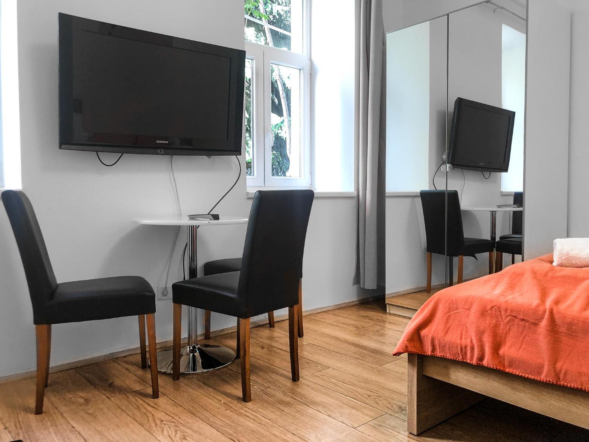 Lovely 2br Shared Apartment, Enkplatz U3, 15min To Center Wien